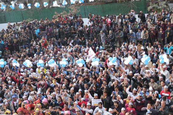 Modi, Rahul Gandhi wish Kejriwal, AAP on poll victory Modi, Rahul Gandhi wish Kejriwal, AAP on poll victory